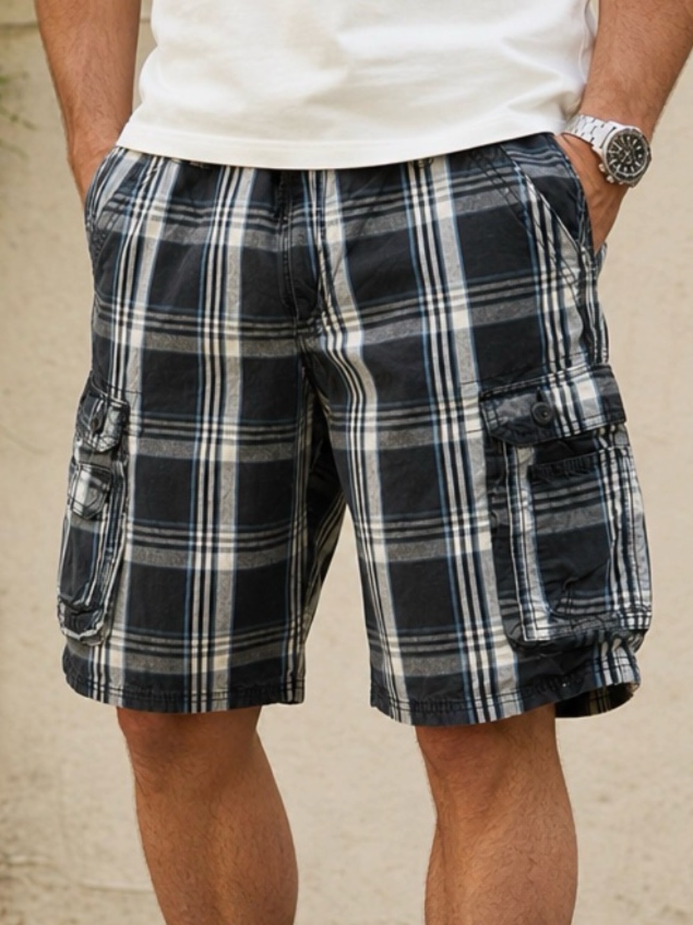 Men’s Lee Dungarees cargo shorts, plaid, cotton, size 32, GUC